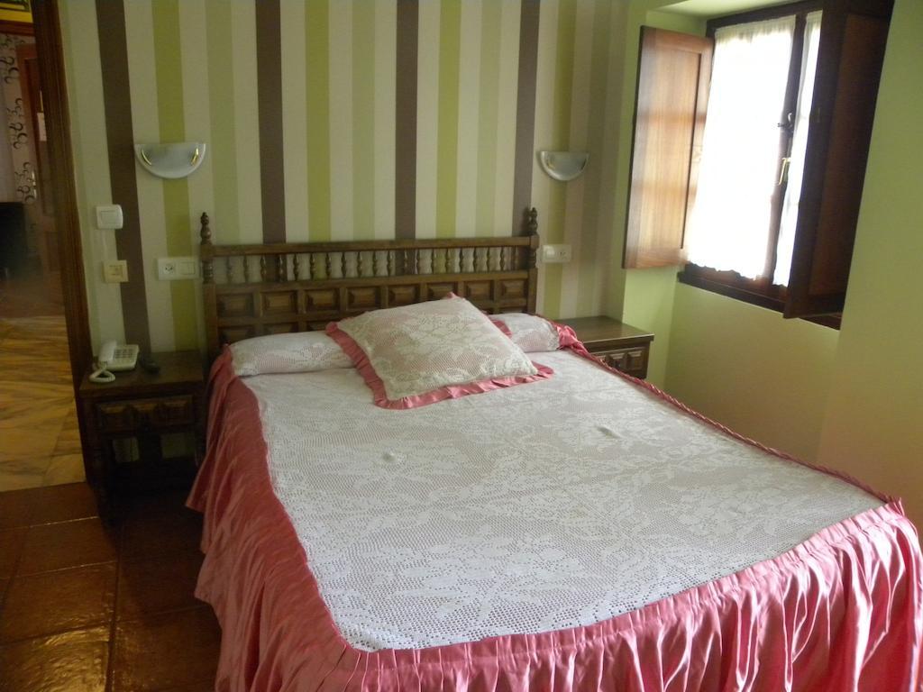 Hotel Restaurante Casa Fernando Ballota Ruang foto
